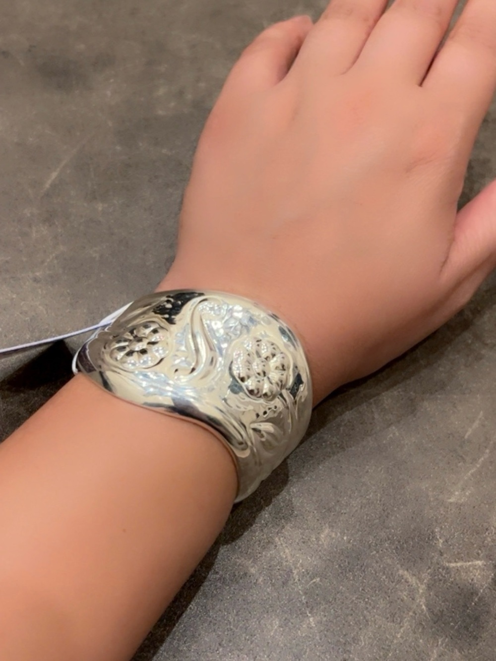 handcrafted Mexican sterling silver cuff bracelet - Picture 5 of 8
